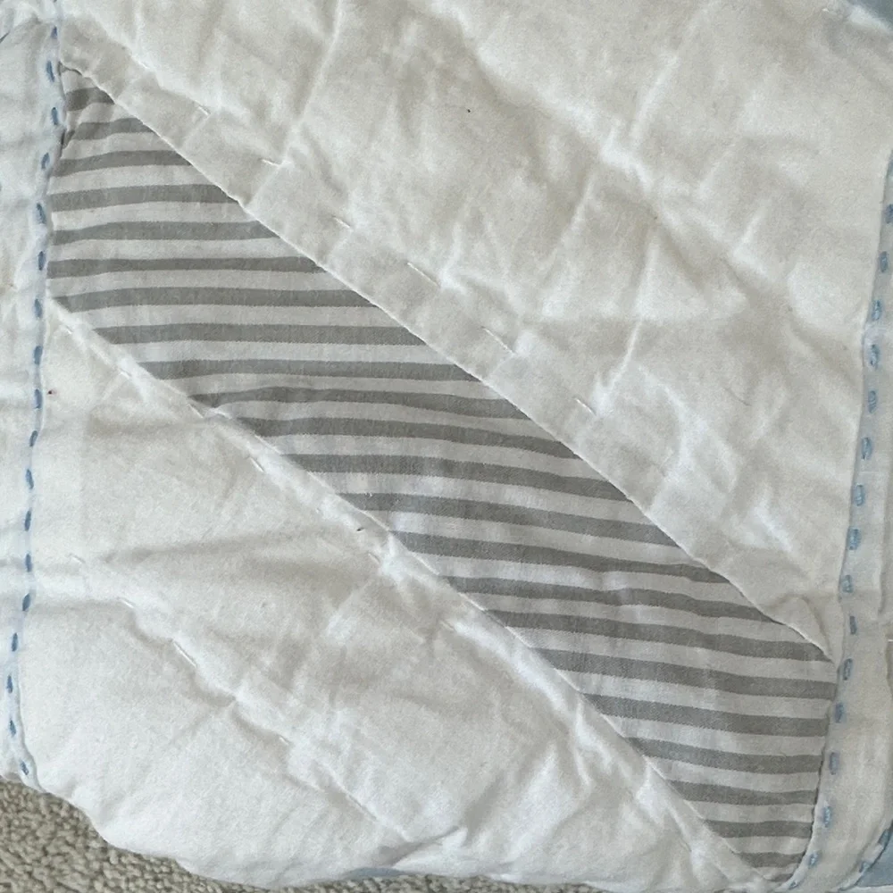 NWT Pottery Barn Baby Quilted Blanket in Light Blue, White & Grey - Picture 6 of 7